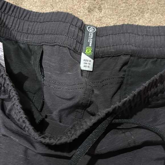 Volcom ModTech Board Shorts Trunks Sz xl Pocket Stretch - Picture 3 of 6